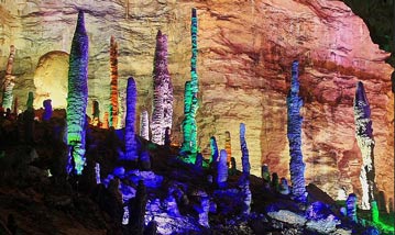 長沙出發(fā)到黃龍洞、天門山二日游