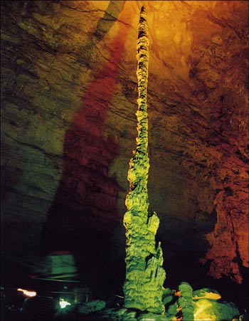 張家界國(guó)家森林公園、大峽谷、玻璃橋、鳳凰古城四日游